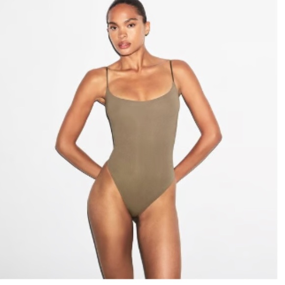 SKIMS NWT Fits Everybody Cami Bodysuit - Truffle - Picture 5 of 6
